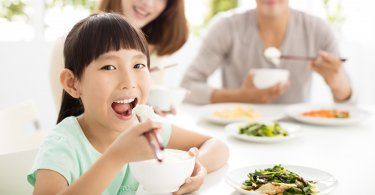 從一雙筷子看出孩子的家教？說得真準！
