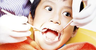 小小孩抗拒看牙醫？爸媽應要求陪同診療