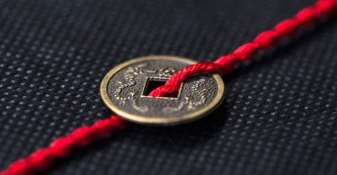 一家大小的幸運符號：避邪強運五帝錢