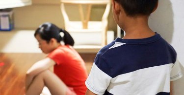 別讓親子對話成為壓力，專心聽比說教更重要
