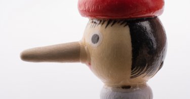 當孩子說謊要打罵教育前，更要搞清楚的是孩子為什麼說謊？