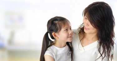 想要孩子聽話，爸媽不要只會「發指令」要學著「發問」